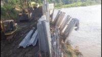 Aktifitas proyek pengendali banjir sungai Ongkag Dumoga di desa Dumoga