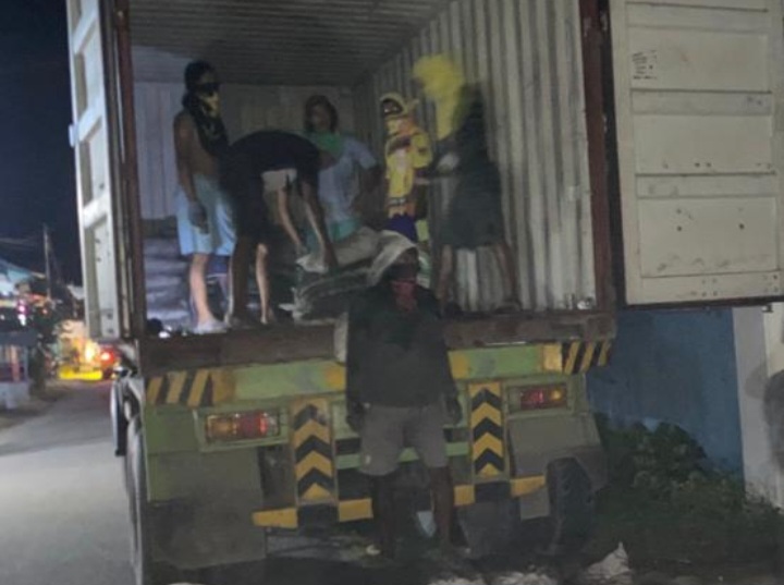 Diduga berlangsung pemuatan batu hitam ilegal di pelabuhan Petikemas kota gorontalo