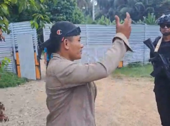 Salah satu pelaku yang berbuat keributan di kediaman Dede Tjin